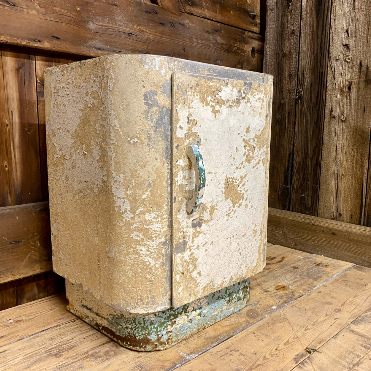 Aluminium Cupboard