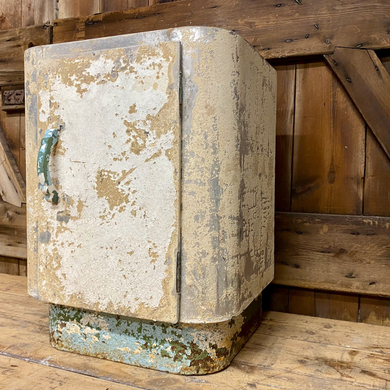 Aluminium Cupboard