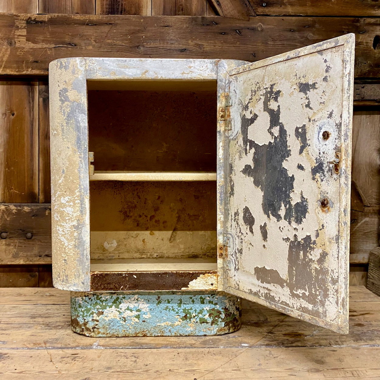 Aluminium Cupboard