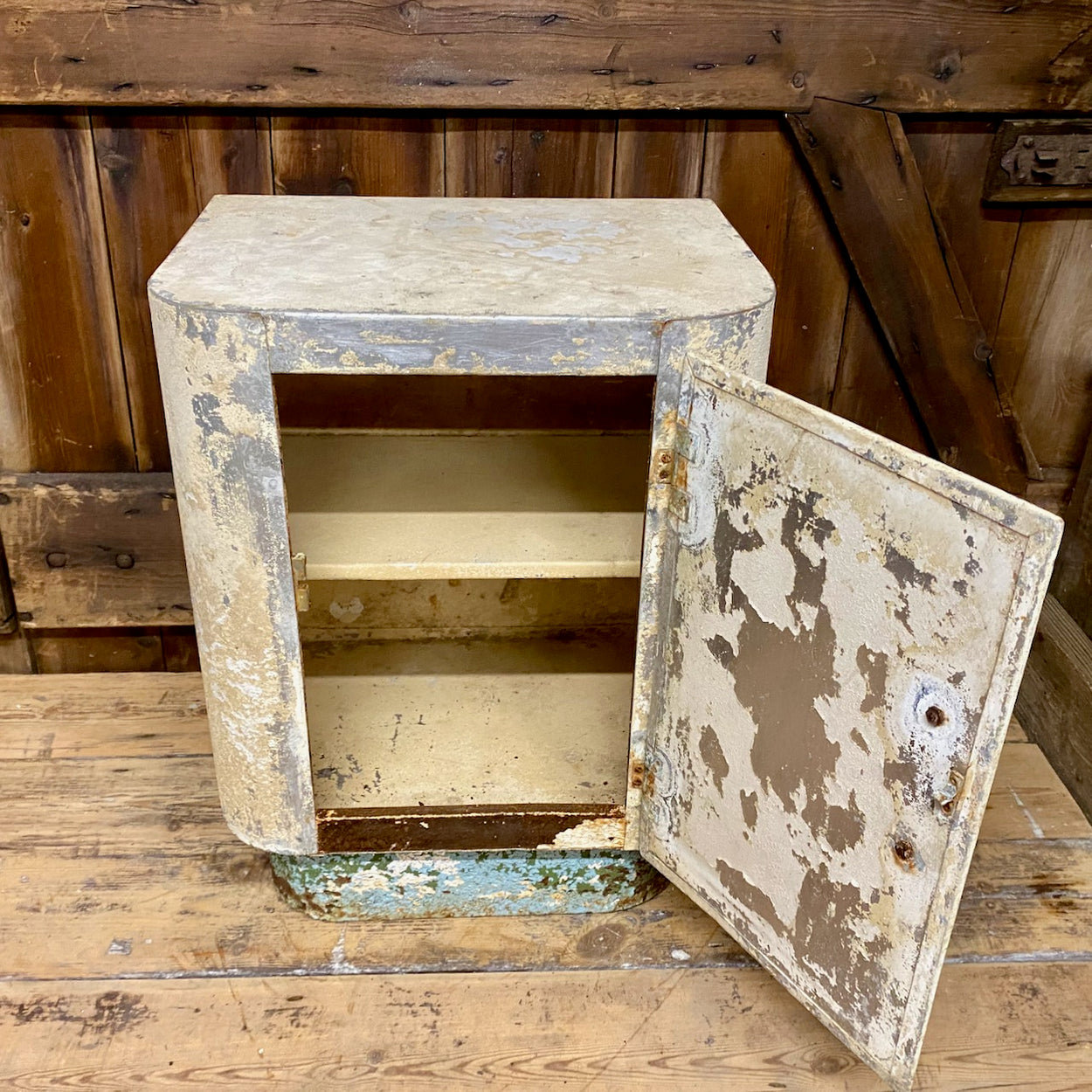 Aluminium Cupboard