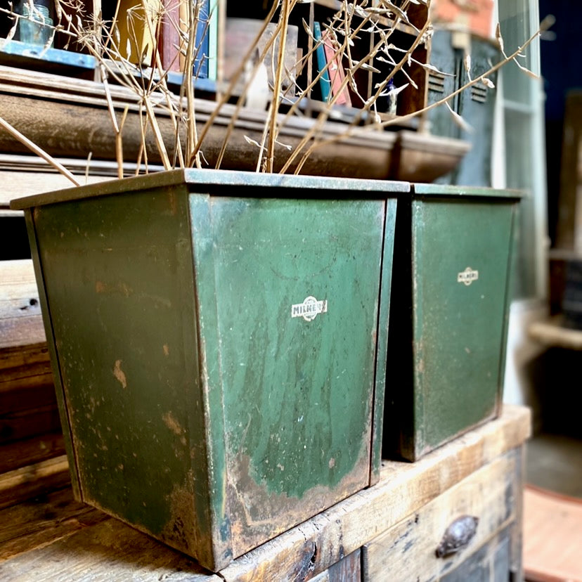Retro Milner Containers