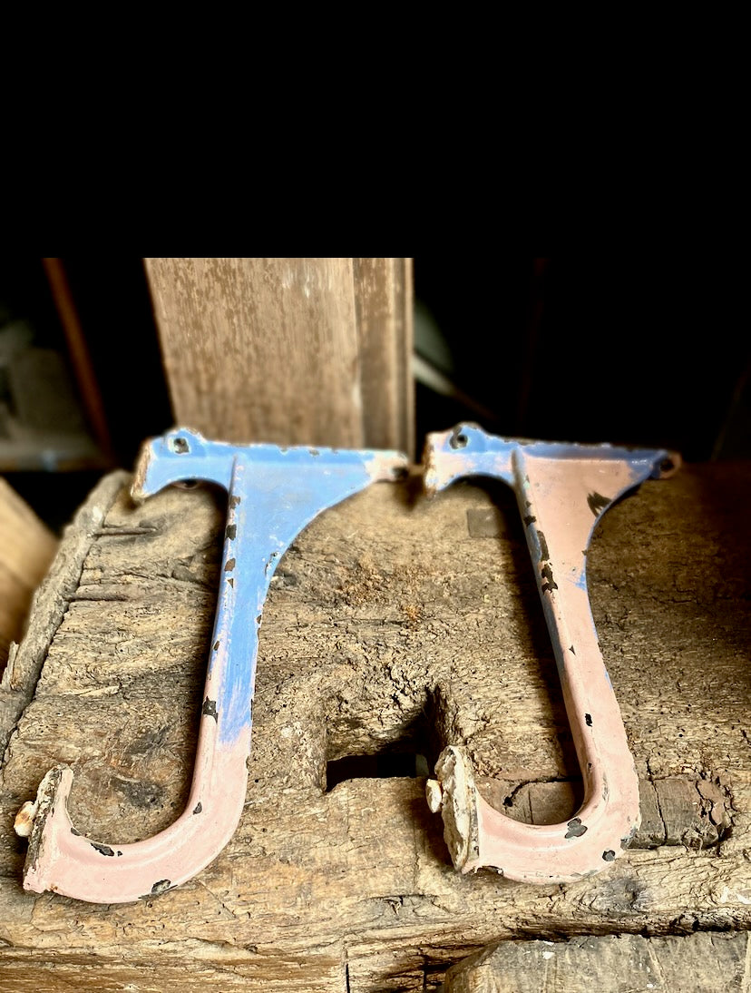 Pretty Brackets In Original Paint