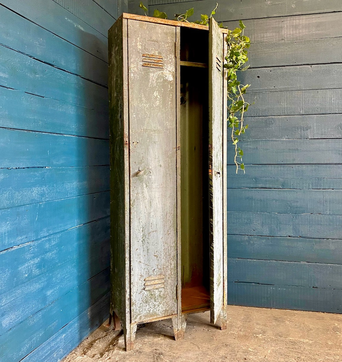 Industrial Locker Cabinet