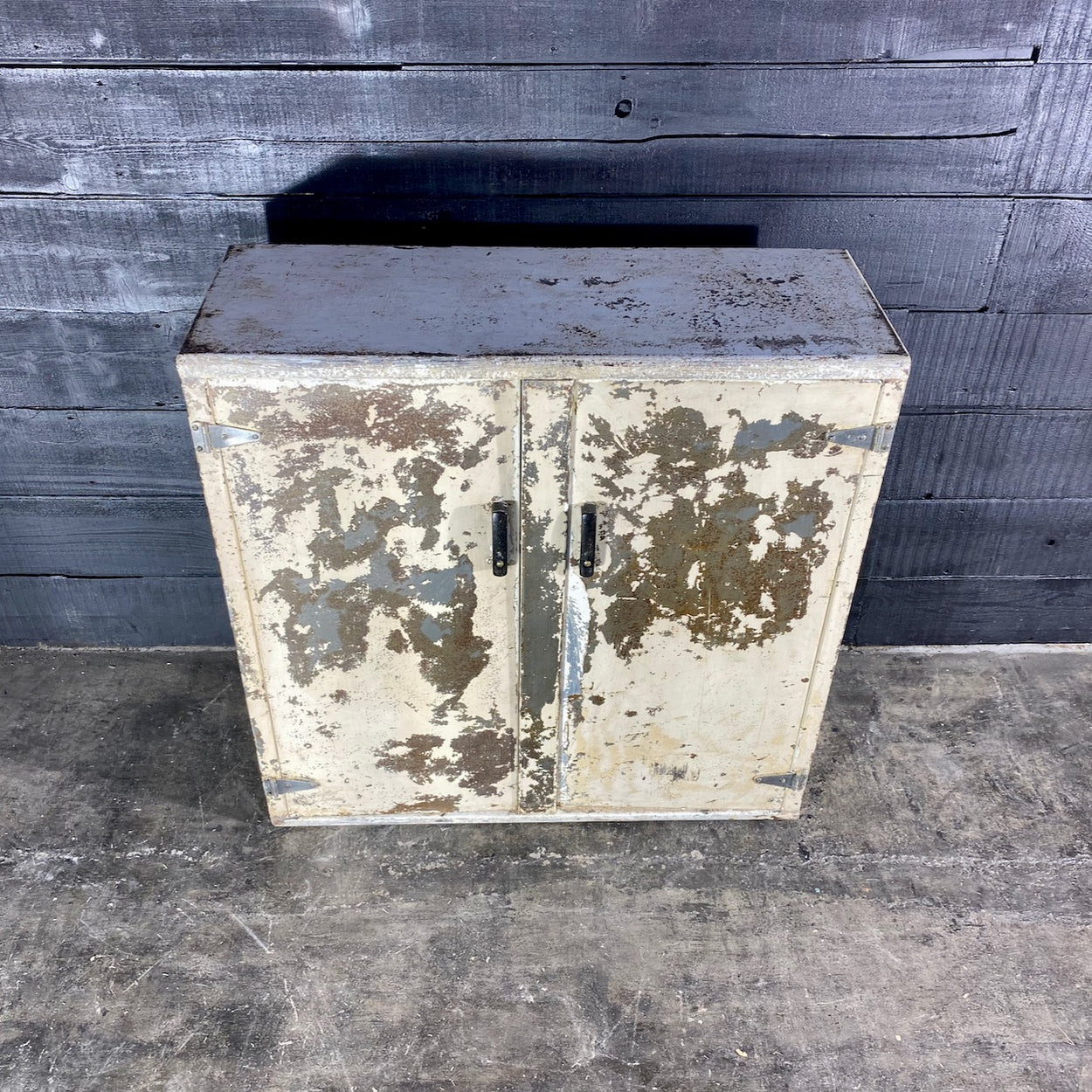 Industrial White Painted Steel Factory Cabinet