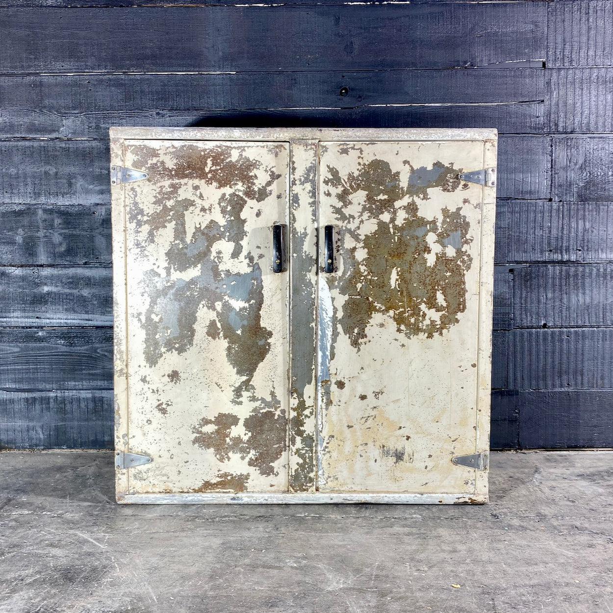 Industrial White Painted Steel Factory Cabinet