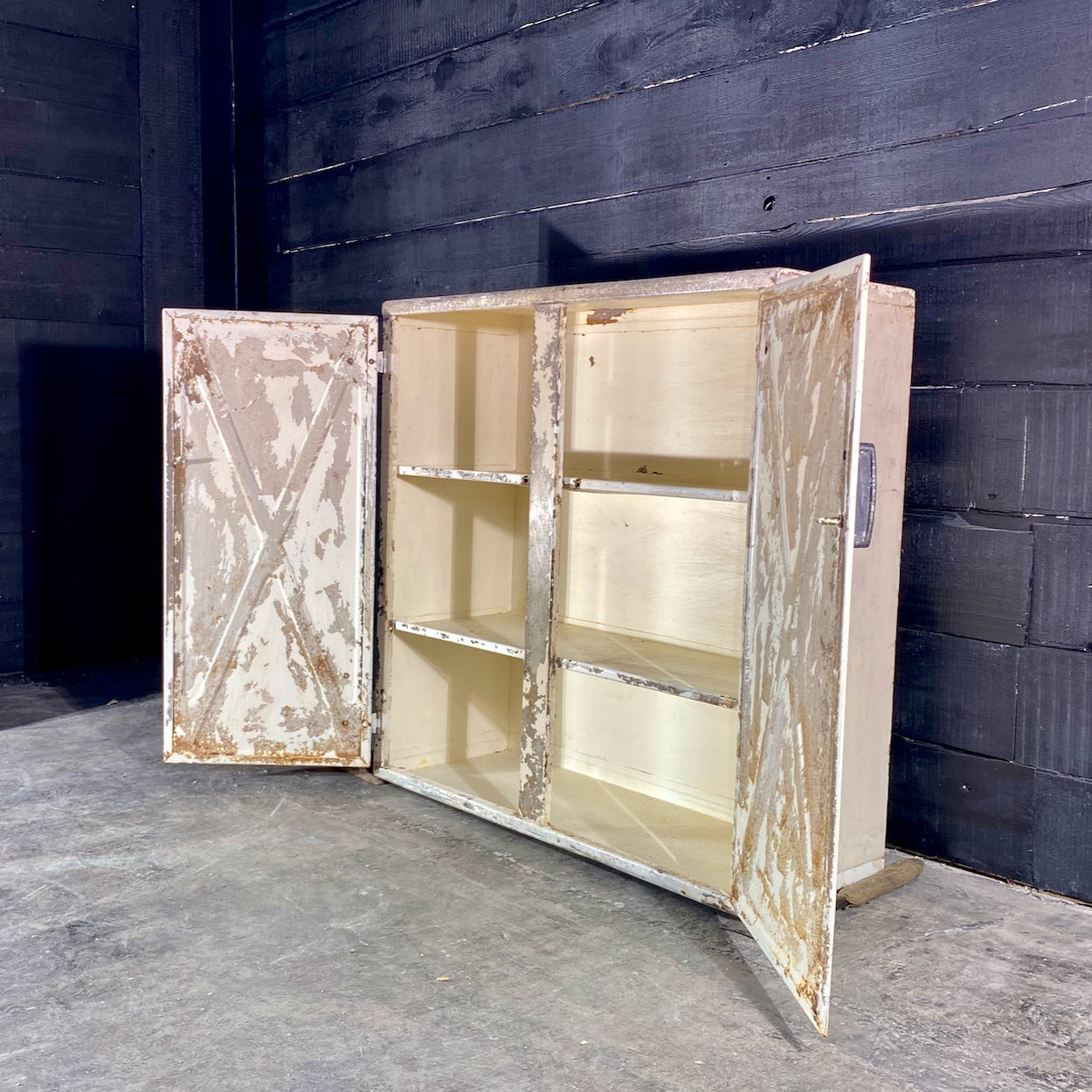 Industrial White Painted Steel Factory Cabinet