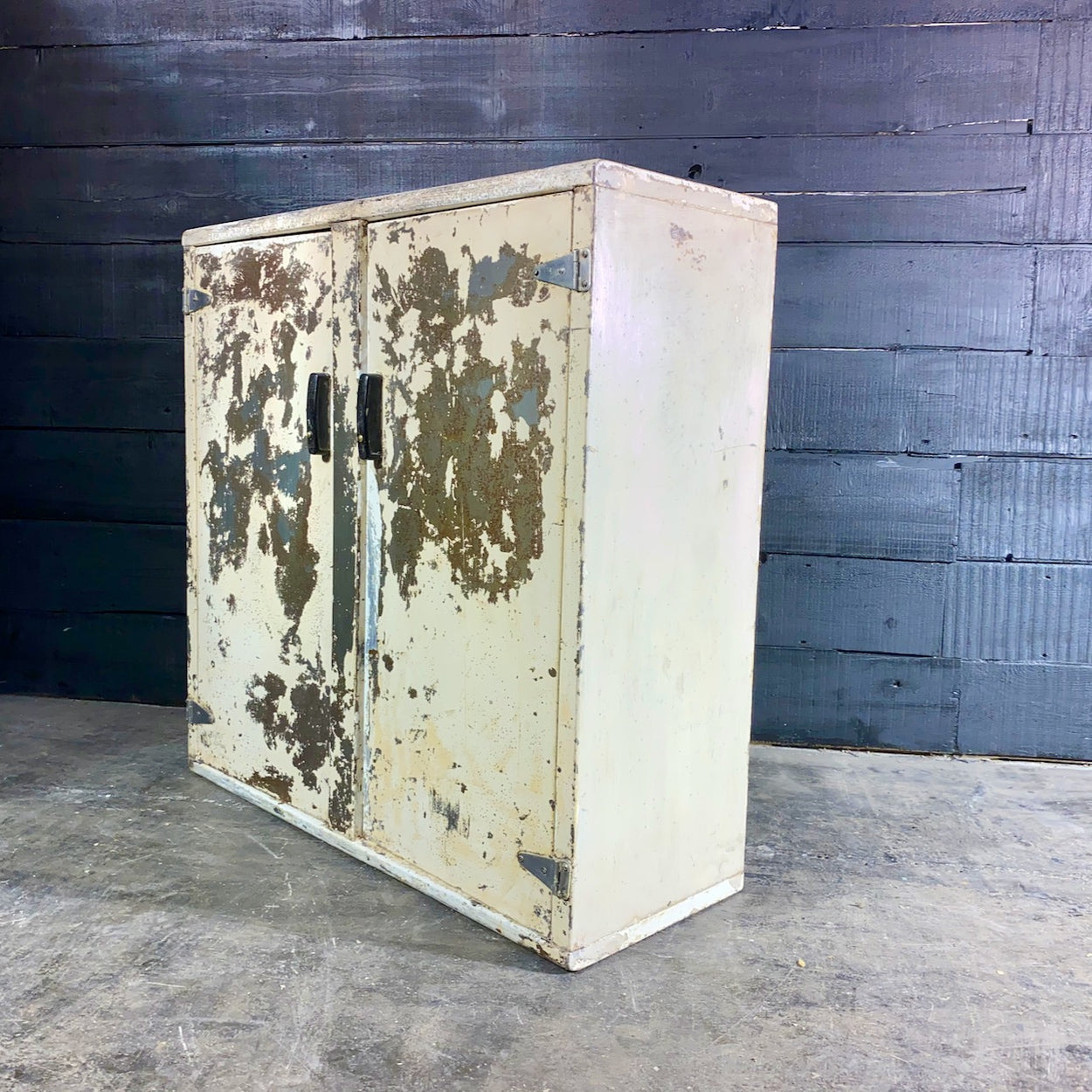 Industrial White Painted Steel Factory Cabinet