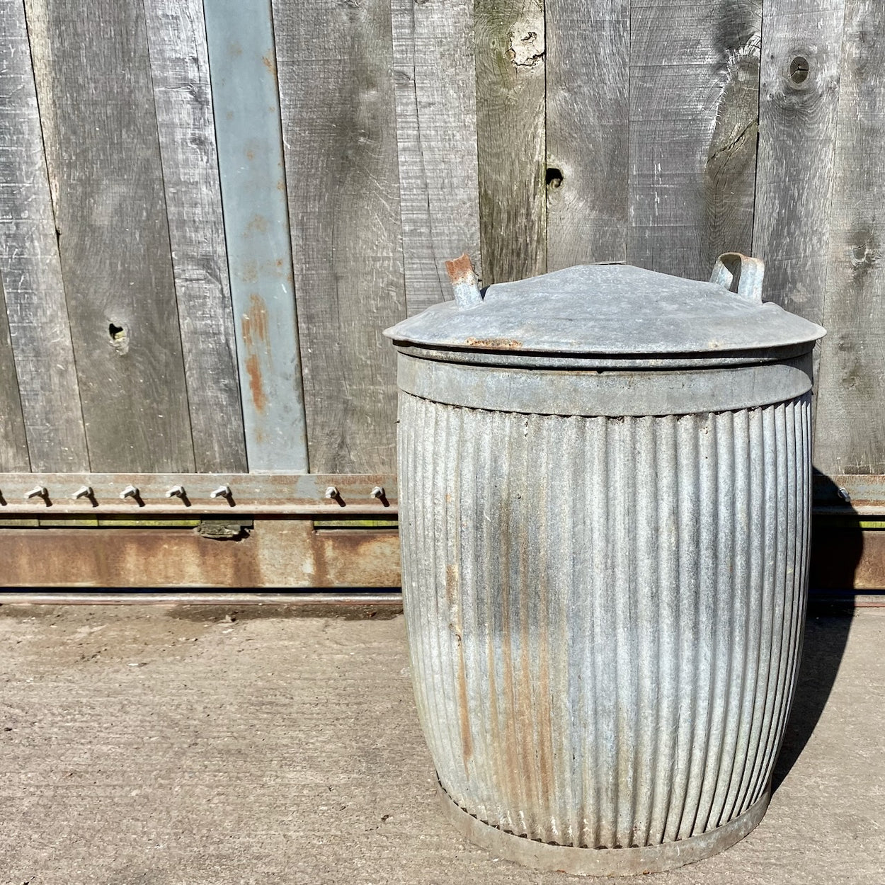 Vintage Dolly Tub with Lid