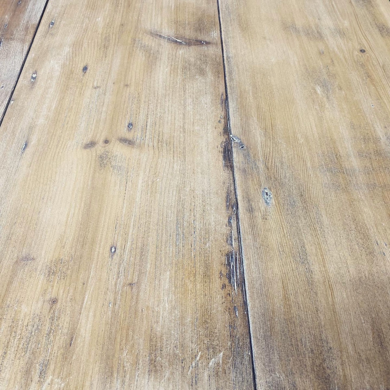 Scrubbed Georgian Pine Boards