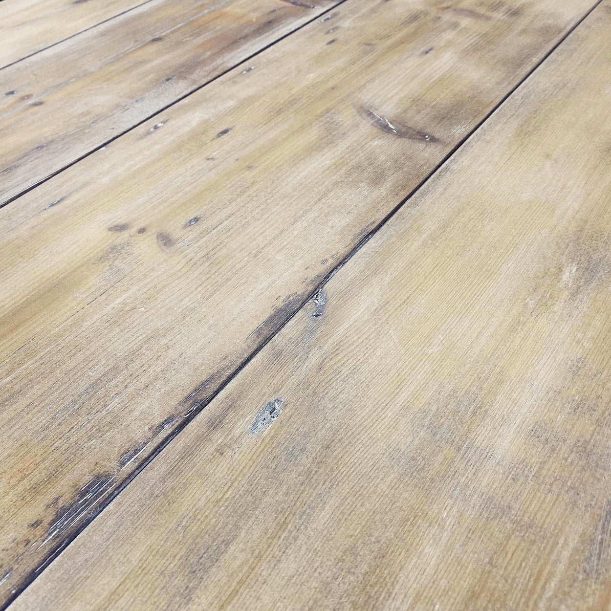 Scrubbed Georgian Pine Boards